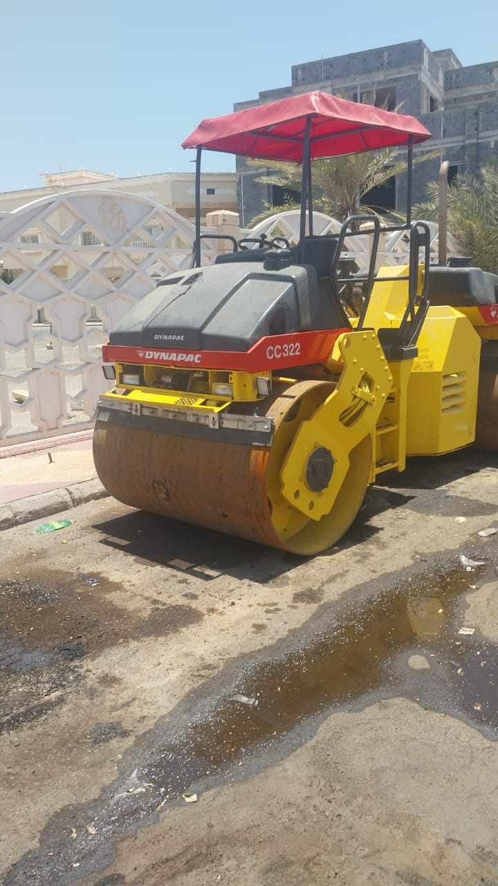 بكرات اسفلت الطرق بشوارع جدة